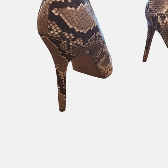 Brand New Neiman Marcus Closed Toe Pumps - Picture 3 of 6